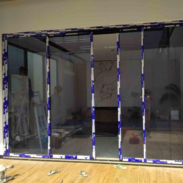 partisi dan pintu aluminiu