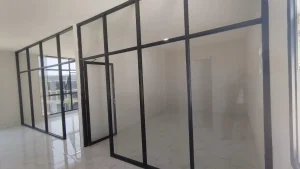 partisi kantor